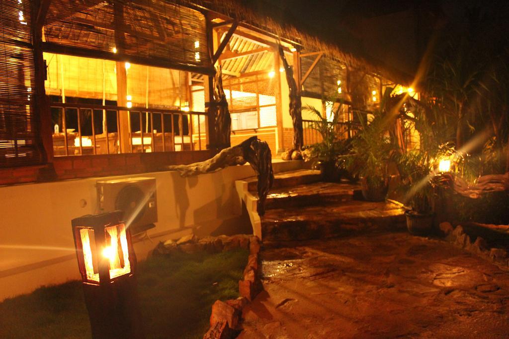 Ary'S Lagoon Bungalow & Hotel Karimunjawa Exterior foto