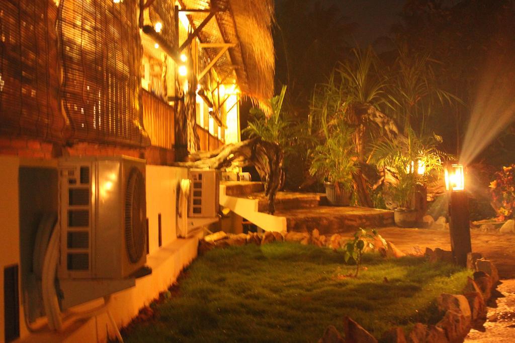 Ary'S Lagoon Bungalow & Hotel Karimunjawa Exterior foto