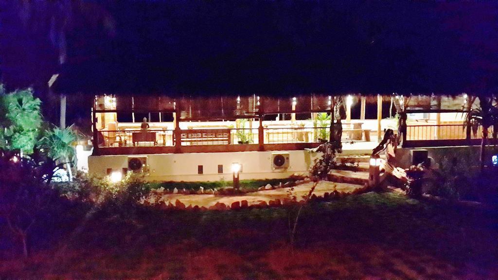 Ary'S Lagoon Bungalow & Hotel Karimunjawa Exterior foto